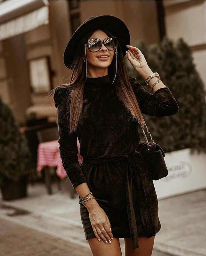 Robe en Velours Doré à Manches Bouffantes – Élégance Automne/Hiver