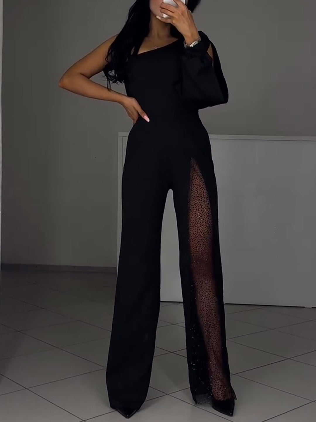 Elegant Jumpsuit with Asymmetrical Sleeves