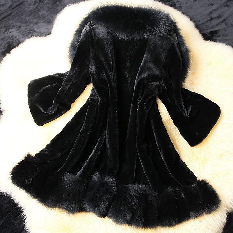 Slim Coat with Large Faux Rabbit Fur Collar – Elegance and Comfort