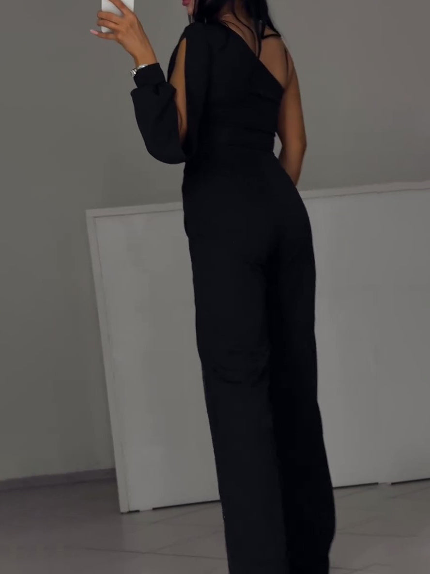 Elegant Jumpsuit with Asymmetrical Sleeves