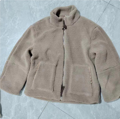 Veste Zip-Up  en Laine Mélangée – Élégance et Confort pour l’Hiver